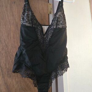 Pinsy Sculpting Lace Shapewear Bodysuit